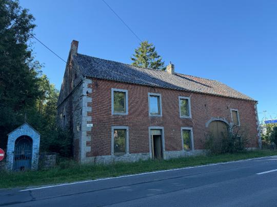 Maison 4 façades avec jardin et grange - Biesme